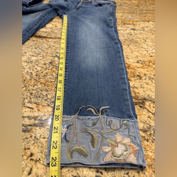 Liverpool Jeans Women’s Size 4/27 Floral Embroidered Cuffed Hem - Picture 11 of 11